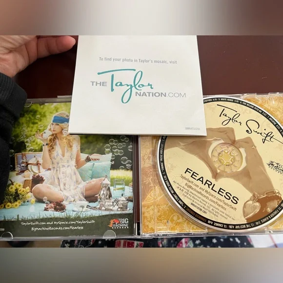 Taylor Swift Fearless CD with cd poster - Picture 5 of 6